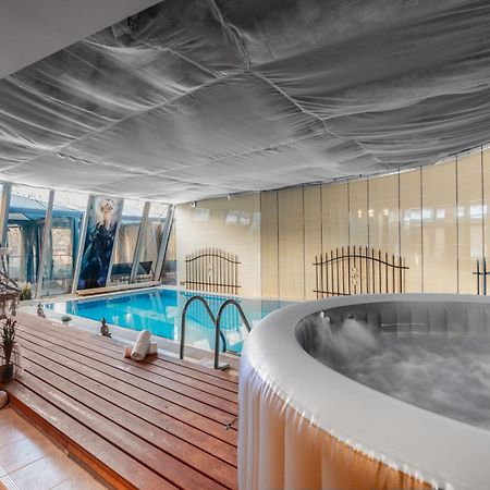 Unique Apartment With Private Pool, Cinema, Spa Prága Kültér fotó