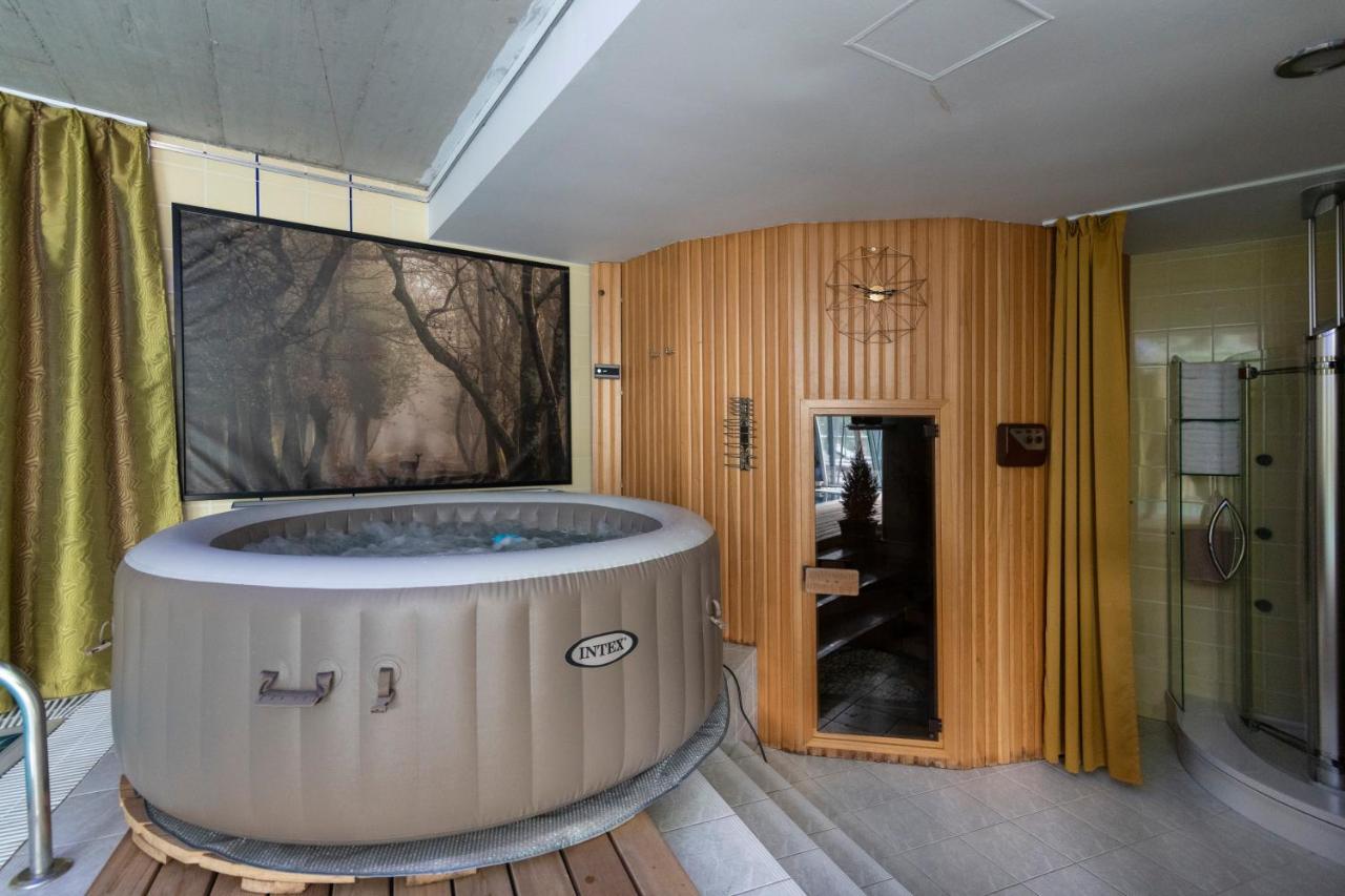 Unique Apartment With Private Pool, Cinema, Spa Prága Kültér fotó
