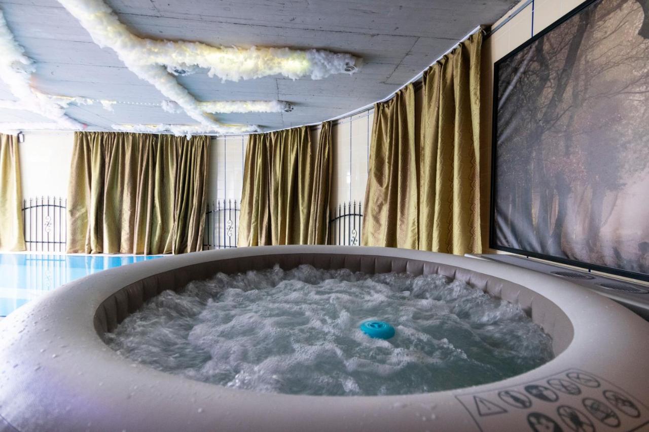 Unique Apartment With Private Pool, Cinema, Spa Prága Kültér fotó